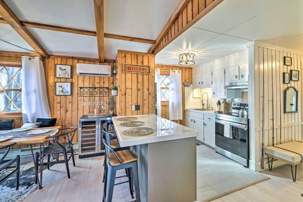 Stylish And Cozy Cabin, Walking Distance To Big Bass Lake Gouldsboro Екстериор снимка