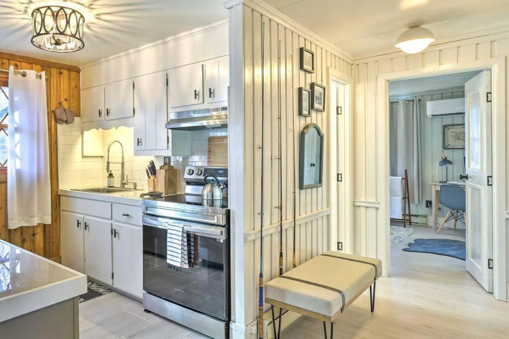 Stylish And Cozy Cabin, Walking Distance To Big Bass Lake Gouldsboro Екстериор снимка