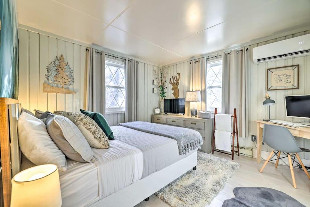 Stylish And Cozy Cabin, Walking Distance To Big Bass Lake Gouldsboro Екстериор снимка