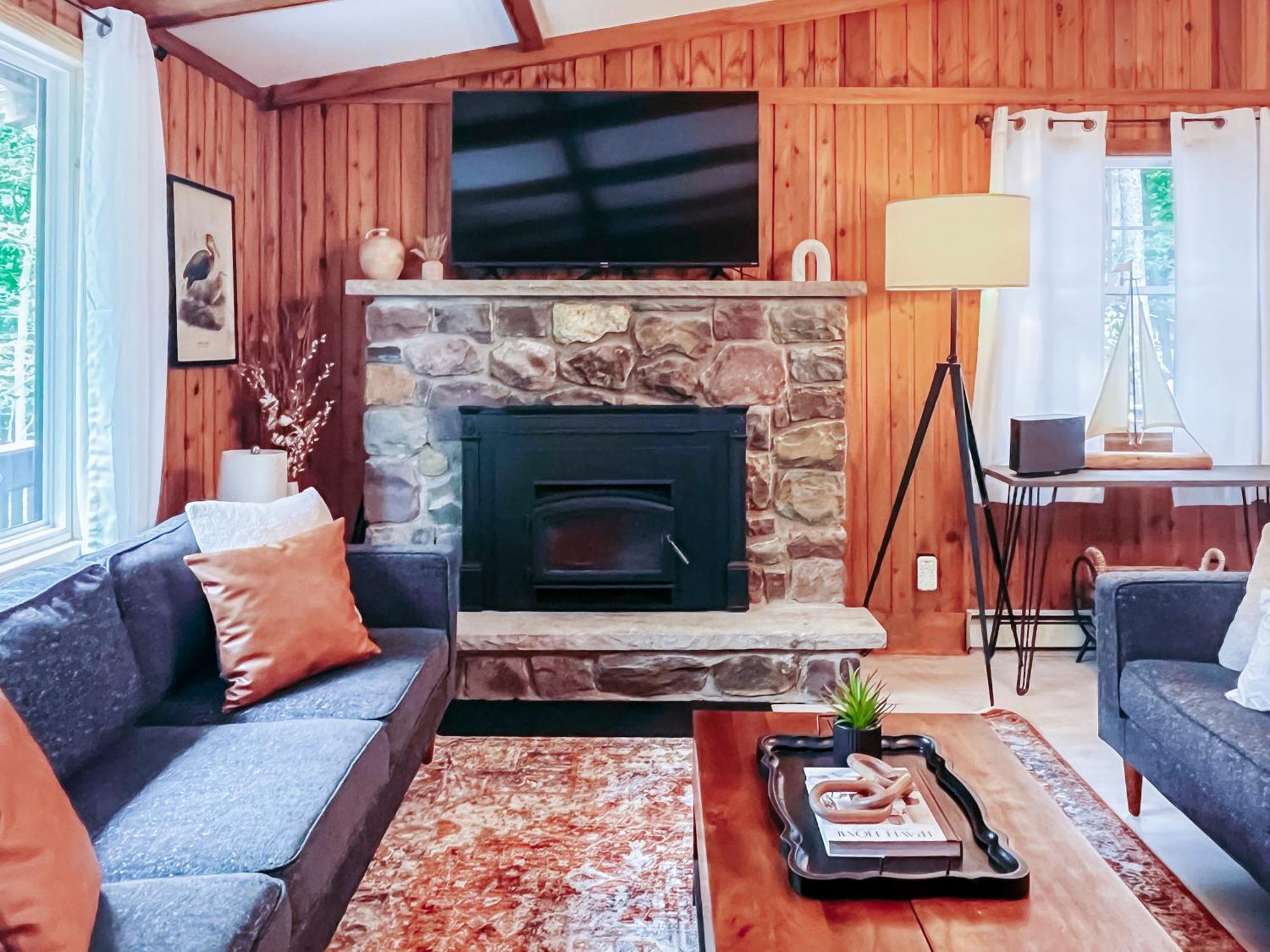 Stylish And Cozy Cabin, Walking Distance To Big Bass Lake Gouldsboro Екстериор снимка